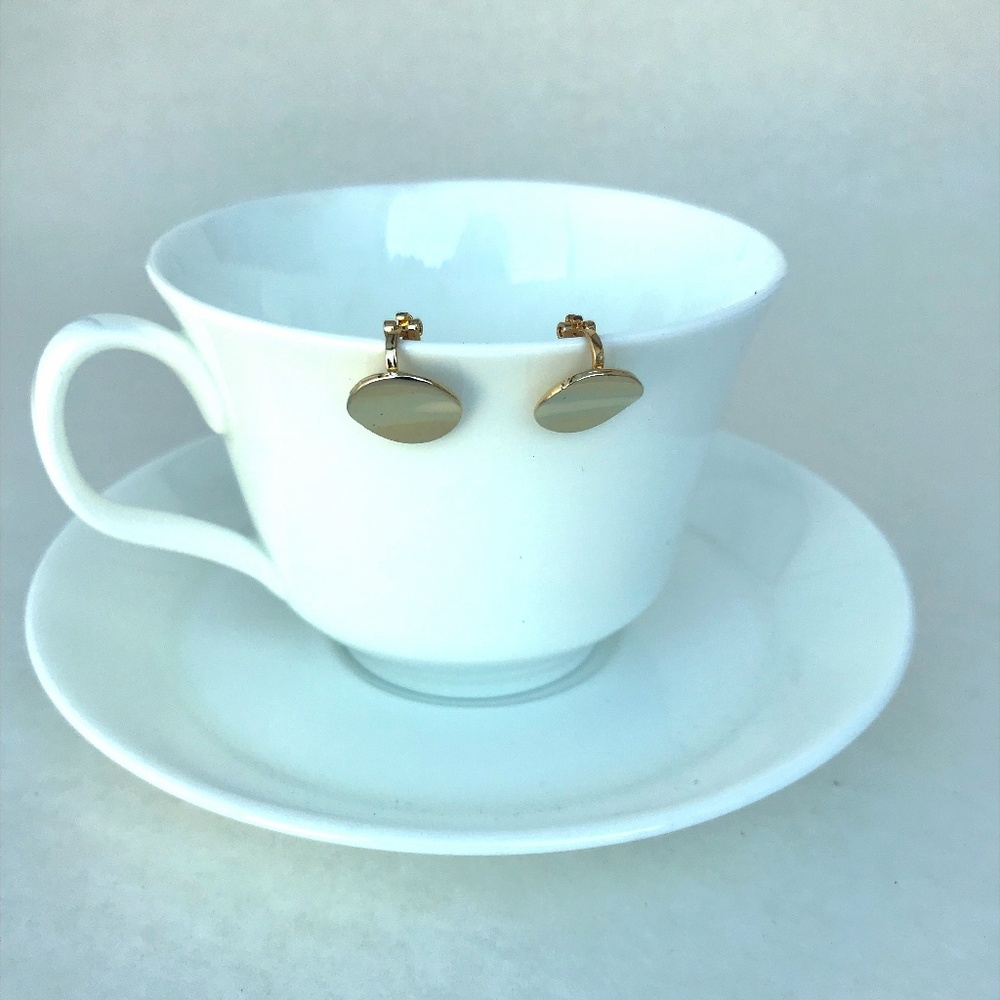 Retro Gold Wavy Disc Clip On Earrings